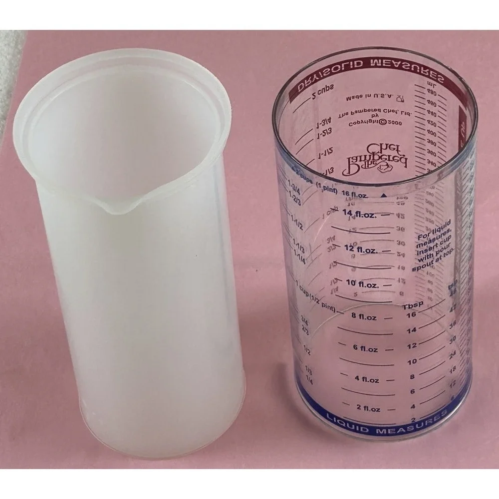 Pampered Chef 2 Cup Liquid Dry/Solid Adjustable Measuring Cup w/Spout **EUC**